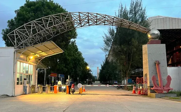 Vụ nổ tại Nhà máy đóng tàu Dung Quất: Thêm 1 nạn nhân tử vong - Ảnh 1. Vụ nổ tại Nhà máy đóng tàu Dung Quất: Thêm 1 nạn nhân tử vong - Ảnh 1.