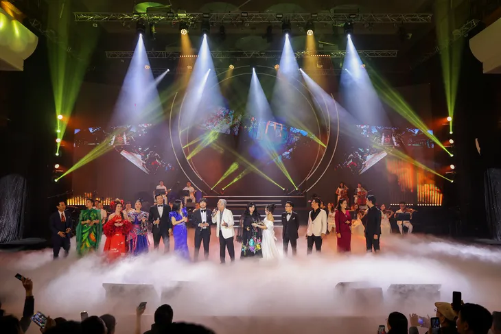 Liveshow Mùa thu vàng ngập tràn cảm xúc mùa thu, mùa yêu của những giọng ca hàng đầu Việt Nam - Ảnh 6. Liveshow Mùa thu vàng ngập tràn cảm xúc mùa thu, mùa yêu của những giọng ca hàng đầu Việt Nam - Ảnh 6.