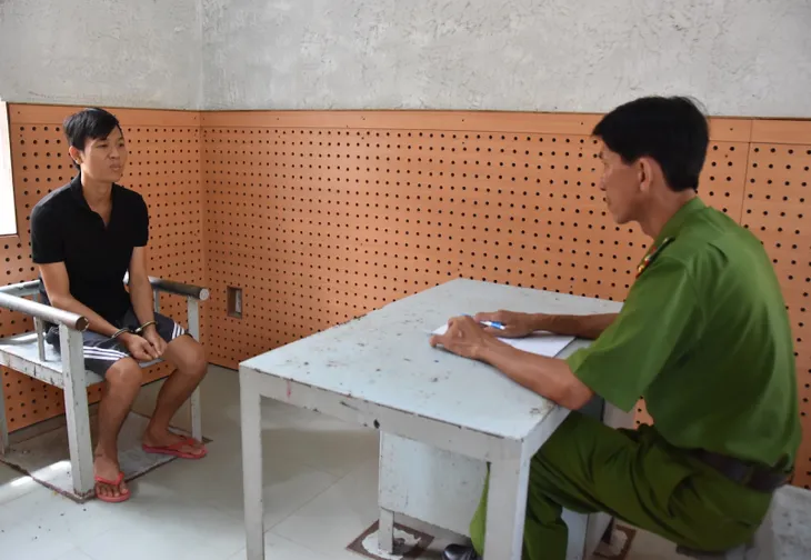Tiền Giang: Bắt 2 đối tượng trộm cắp tài sản hơn nửa tỷ đồng trong quán cà phê - Ảnh 1. Tiền Giang: Bắt 2 đối tượng trộm cắp tài sản hơn nửa tỷ đồng trong quán cà phê - Ảnh 1.