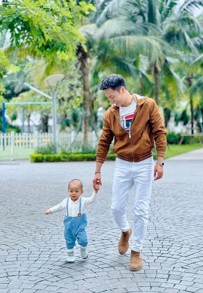 Nghệ sĩ Công Lý tiếp tục sang Nhật chữa bệnh, Bình An tặng xế hộp làm quà sinh nhật cho vợ - Ảnh 5. Nghệ sĩ Công Lý tiếp tục sang Nhật chữa bệnh, Bình An tặng xế hộp làm quà sinh nhật cho vợ - Ảnh 5.