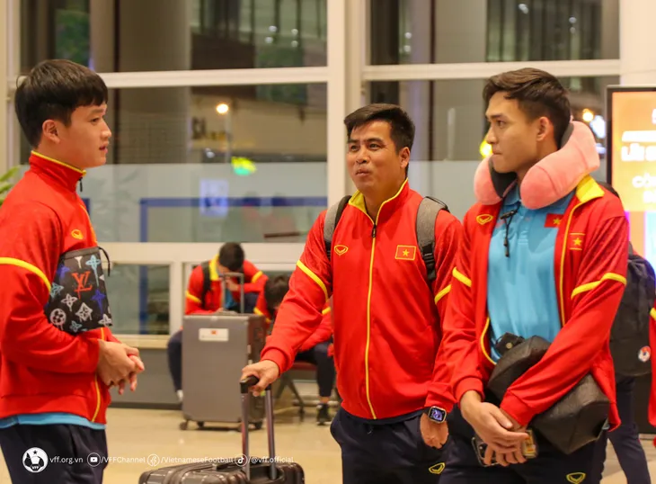 Đội tuyển Việt Nam đã trở về Hà Nội, chuẩn bị cho trận đấu với đối thủ mạnh Iraq - Ảnh 9. Đội tuyển Việt Nam đã trở về Hà Nội, chuẩn bị cho trận đấu với đối thủ mạnh Iraq - Ảnh 9.