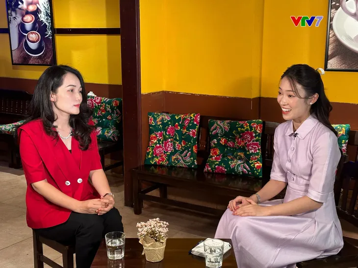 IELTS FACE-OFF mùa 11 - Tập 3: Hành trình nuôi đam mê với ngôn ngữ qua nhiều thập kỉ của hai thầy cô giáo - Ảnh 3. IELTS FACE-OFF mùa 11 - Tập 3: Hành trình nuôi đam mê với ngôn ngữ qua nhiều thập kỉ của hai thầy cô giáo - Ảnh 3.