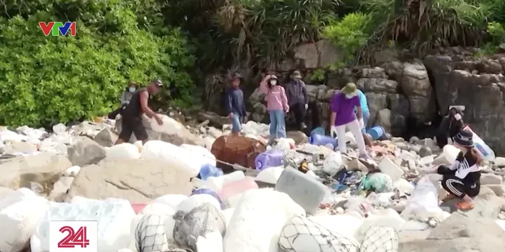 Bà Rịa - Vũng Tàu: Thu gom và xử lý 320 m3 rác thải đại dương tại Côn Đảo - Ảnh 1. Bà Rịa - Vũng Tàu: Thu gom và xử lý 320 m3 rác thải đại dương tại Côn Đảo - Ảnh 1.