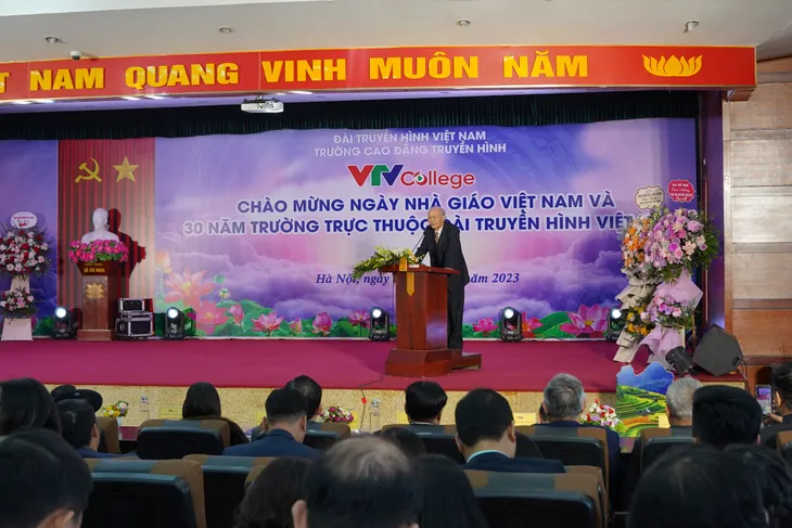 Trường Cao đẳng Truyền hình kỷ niệm Ngày nhà giáo Việt Nam và 30 năm trường trực thuộc Đài THVN - Ảnh 4. Trường Cao đẳng Truyền hình kỷ niệm Ngày nhà giáo Việt Nam và 30 năm trường trực thuộc Đài THVN - Ảnh 4.