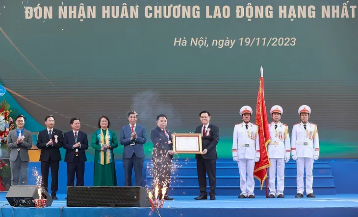 Chủ tịch Quốc hội Vương Đình Huệ dự Lễ kỷ niệm 60 năm xây dựng và phát triển Học viện Tài chính - Ảnh 3. Chủ tịch Quốc hội Vương Đình Huệ dự Lễ kỷ niệm 60 năm xây dựng và phát triển Học viện Tài chính - Ảnh 3.