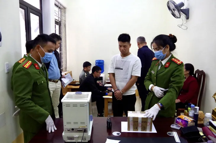 Hà Giang: Triệt phá đường dây đánh bạc qua mạng quy mô hơn 315 tỷ đồng - Ảnh 2. Hà Giang: Triệt phá đường dây đánh bạc qua mạng quy mô hơn 315 tỷ đồng - Ảnh 2.
