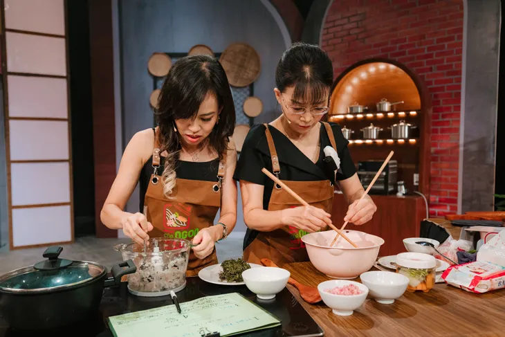 NSND Thúy Hường tự hào khoe món đặc sản quê hương trong Của ngon vật lạ - Ảnh 2. NSND Thúy Hường tự hào khoe món đặc sản quê hương trong Của ngon vật lạ - Ảnh 2.