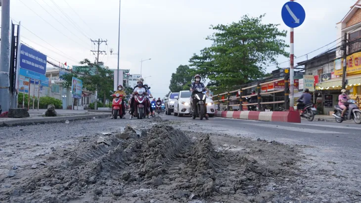 Triều cường ở Cần Thơ đi qua để lại những con đường đầy thương đau - Ảnh 6. Triều cường ở Cần Thơ đi qua để lại những con đường đầy thương đau - Ảnh 6.