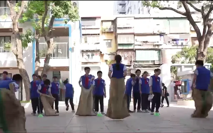 Đưa trò chơi dân gian vào trường học - Ảnh 1. Đưa trò chơi dân gian vào trường học - Ảnh 1.