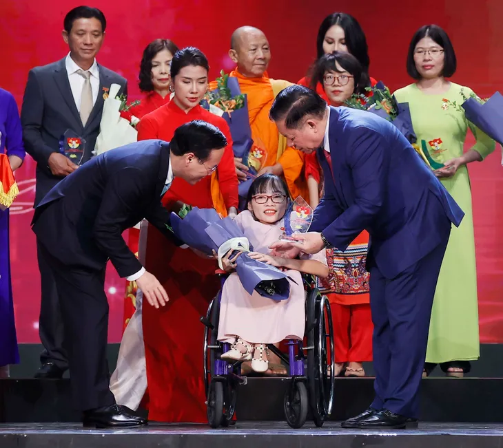 Hồ Chí Minh - Hành trình khát vọng 2023: Tôn vinh các điển hình tiêu biểu toàn quốc - Ảnh 4. Hồ Chí Minh - Hành trình khát vọng 2023: Tôn vinh các điển hình tiêu biểu toàn quốc - Ảnh 4.