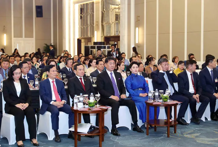 Tổng thống Mông Cổ dự Diễn đàn Doanh nghiệp Việt Nam - Mông Cổ - Ảnh 1. Tổng thống Mông Cổ dự Diễn đàn Doanh nghiệp Việt Nam - Mông Cổ - Ảnh 1.