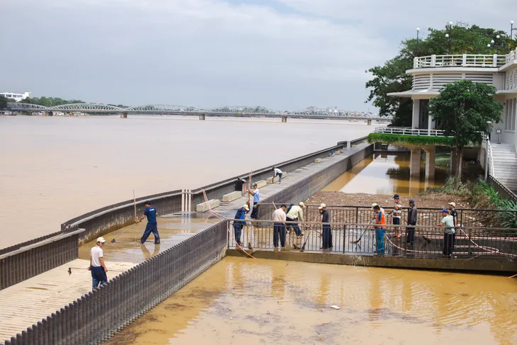 Hồi sinh cây cầu bạc tỷ xứ Huế sau cơn lũ lịch sử - Ảnh 4.