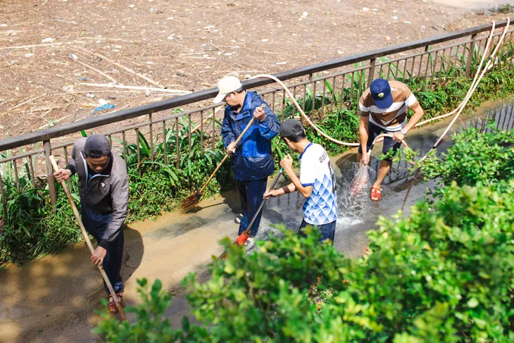 Hồi sinh cây cầu bạc tỷ xứ Huế sau cơn lũ lịch sử - Ảnh 8.