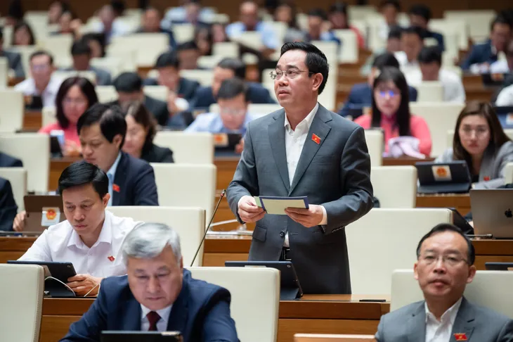 Cử tri phản ánh: Tiền học thêm của con là khoản chi lớn nhất của gia đình - Ảnh 1. Cử tri phản ánh: Tiền học thêm của con là khoản chi lớn nhất của gia đình - Ảnh 1.