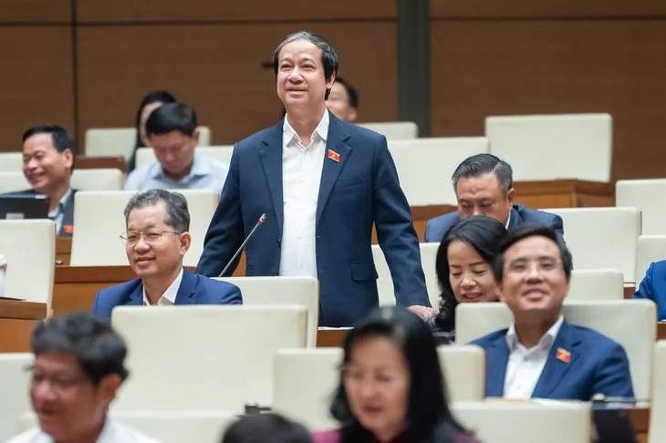 Cử tri phản ánh: Tiền học thêm của con là khoản chi lớn nhất của gia đình - Ảnh 2. Cử tri phản ánh: Tiền học thêm của con là khoản chi lớn nhất của gia đình - Ảnh 2.