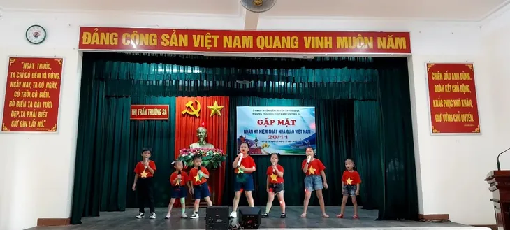 Huyện đảo Trường Sa tri ân các nhà giáo - Ảnh 2. Huyện đảo Trường Sa tri ân các nhà giáo - Ảnh 2.
