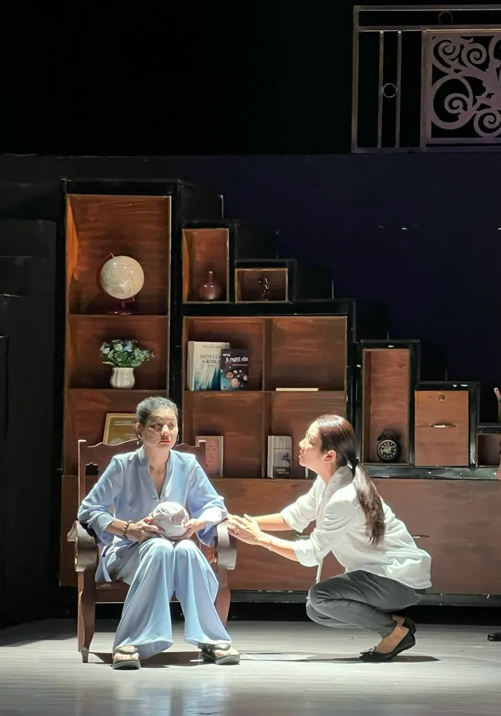 Cát Phượng, Minh Nhí đóng kịch của đạo diễn Ngọc Duyên - Ảnh 3. Cát Phượng, Minh Nhí đóng kịch của đạo diễn Ngọc Duyên - Ảnh 3.