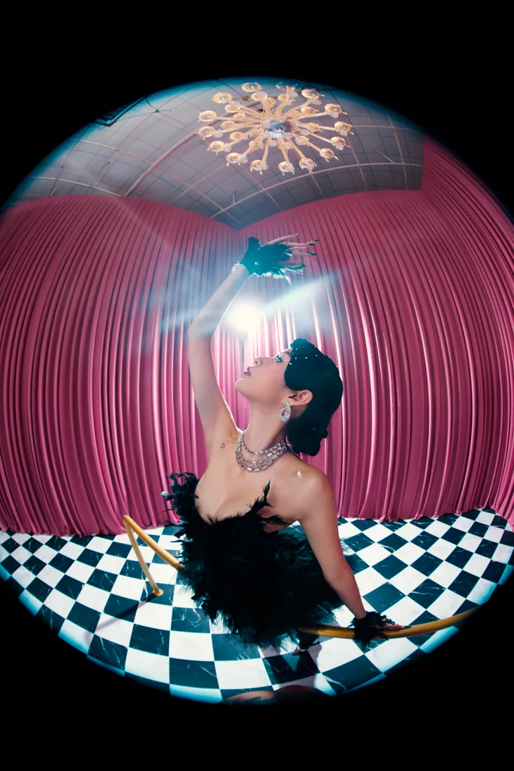Phí Phương Anh phát hành MV Dancing Queen với thông điệp tích cực - Ảnh 1. Phí Phương Anh phát hành MV Dancing Queen với thông điệp tích cực - Ảnh 1.