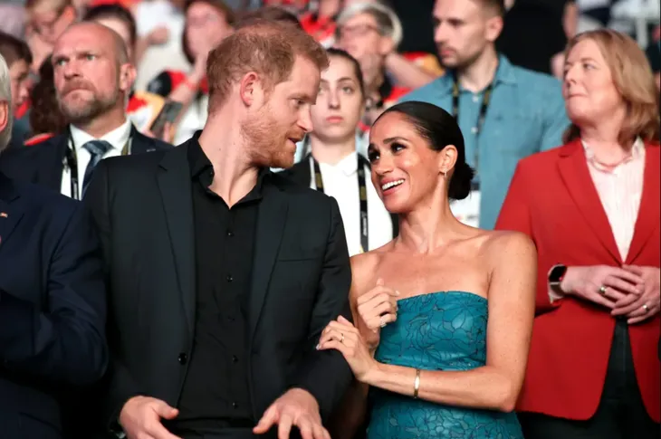 Bị Hollywood chán ngấy, vợ chồng Harry - Meghan đối mặt với sự thay đổi lớn trong năm 2024 - Ảnh 1. Bị Hollywood chán ngấy, vợ chồng Harry - Meghan đối mặt với sự thay đổi lớn trong năm 2024 - Ảnh 1.