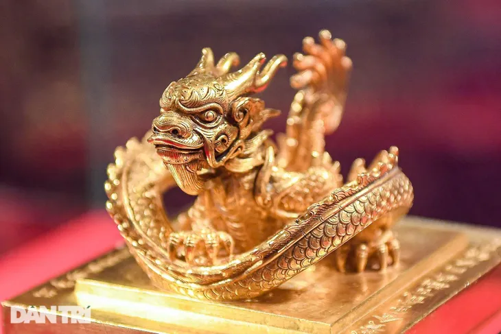 Ấn vàng Hoàng đế chi bảo hồi hương, có 4-5 bảo vệ túc trực ngày đêm - Ảnh 3. Ấn vàng Hoàng đế chi bảo hồi hương, có 4-5 bảo vệ túc trực ngày đêm - Ảnh 3.