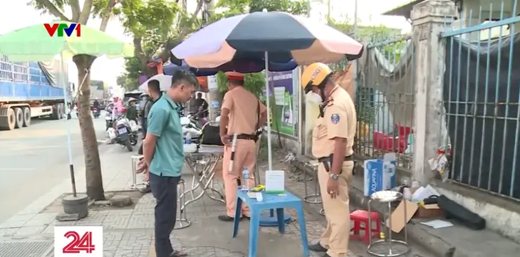 TP Hồ Chí Minh: Tăng cường kiểm tra nồng độ cồn, chất ma túy dịp cuối năm - Ảnh 1. TP Hồ Chí Minh: Tăng cường kiểm tra nồng độ cồn, chất ma túy dịp cuối năm - Ảnh 1.