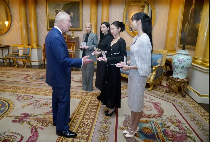 Ban nhạc Hoàng gia Anh vinh danh BLACKPINK tại Cung điện Buckingham - Ảnh 1. Ban nhạc Hoàng gia Anh vinh danh BLACKPINK tại Cung điện Buckingham - Ảnh 1.
