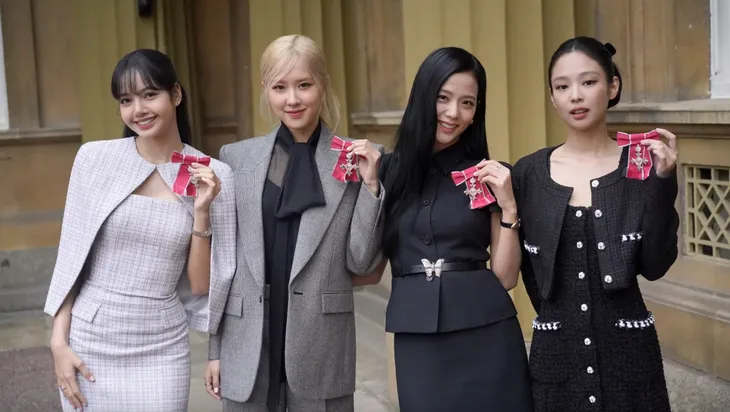 Đặc quyền của Rosé (BLACKPINK) khi nhận Huân chương nước Anh - Ảnh 1. Đặc quyền của Rosé (BLACKPINK) khi nhận Huân chương nước Anh - Ảnh 1.