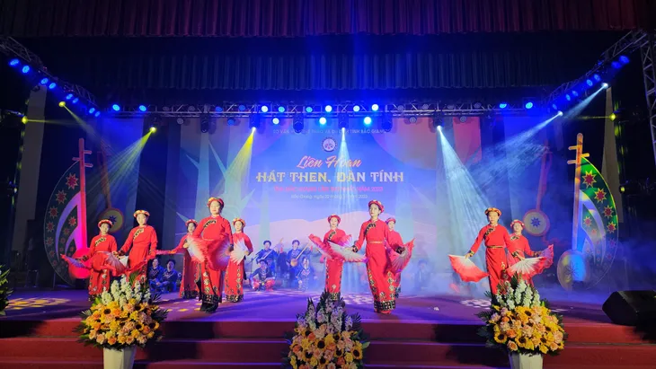 Hàng trăm nghệ nhân, diễn viên tham gia Liên hoan hát Then, đàn Tính lần đầu tại Bắc Giang - Ảnh 2. Hàng trăm nghệ nhân, diễn viên tham gia Liên hoan hát Then, đàn Tính lần đầu tại Bắc Giang - Ảnh 2.