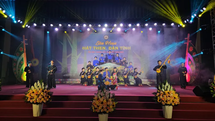 Hàng trăm nghệ nhân, diễn viên tham gia Liên hoan hát Then, đàn Tính lần đầu tại Bắc Giang - Ảnh 1. Hàng trăm nghệ nhân, diễn viên tham gia Liên hoan hát Then, đàn Tính lần đầu tại Bắc Giang - Ảnh 1.