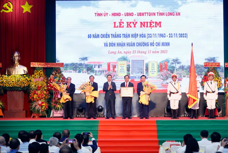 Chủ tịch nước Võ Văn Thưởng dự Lễ kỷ niệm 60 năm chiến thắng trận Hiệp Hoà - Ảnh 2. Chủ tịch nước Võ Văn Thưởng dự Lễ kỷ niệm 60 năm chiến thắng trận Hiệp Hoà - Ảnh 2.