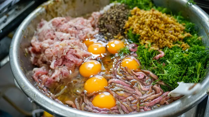 Hàng chả rươi hơn 30 năm tuổi ở thủ đô Hà Nội - Ảnh 5. Hàng chả rươi hơn 30 năm tuổi ở thủ đô Hà Nội - Ảnh 5.