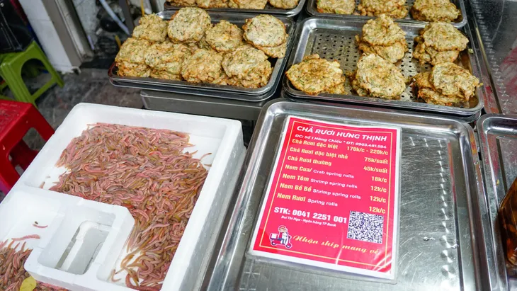 Hàng chả rươi hơn 30 năm tuổi ở thủ đô Hà Nội - Ảnh 10. Hàng chả rươi hơn 30 năm tuổi ở thủ đô Hà Nội - Ảnh 10.