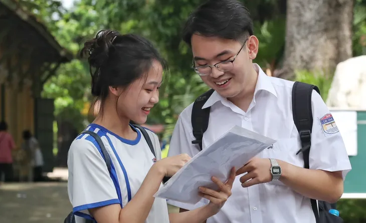 Hà Nội tuyển sinh đầu cấp bằng hình thức trực tuyến - Ảnh 1. Hà Nội tuyển sinh đầu cấp bằng hình thức trực tuyến - Ảnh 1.