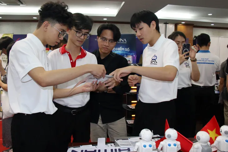 Techfest 2023: Phát triển các startup tạo giải pháp cho tăng trưởng xanh - Ảnh 1. Techfest 2023: Phát triển các startup tạo giải pháp cho tăng trưởng xanh - Ảnh 1.
