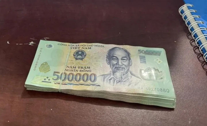 Bình Dương: Người đàn ông trả lại 36 triệu đồng nhặt được cho nữ kế toán - Ảnh 1. Bình Dương: Người đàn ông trả lại 36 triệu đồng nhặt được cho nữ kế toán - Ảnh 1.