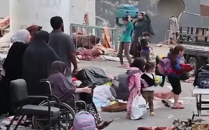 Lô hàng viện trợ lớn nhất vào Dải Gaza - Ảnh 1. Lô hàng viện trợ lớn nhất vào Dải Gaza - Ảnh 1.