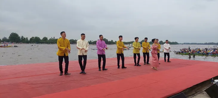 Hàng ngàn người dân tham dự ngày hội văn hóa dân tộc Khmer ở Kiên Giang - Ảnh 1. Hàng ngàn người dân tham dự ngày hội văn hóa dân tộc Khmer ở Kiên Giang - Ảnh 1.
