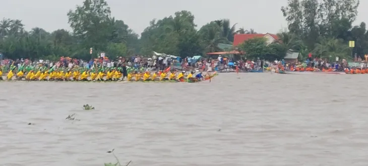 Hàng ngàn người dân tham dự ngày hội văn hóa dân tộc Khmer ở Kiên Giang - Ảnh 2. Hàng ngàn người dân tham dự ngày hội văn hóa dân tộc Khmer ở Kiên Giang - Ảnh 2.