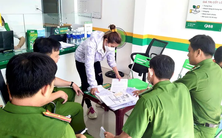 Tín dụng đen: Từ “ngân hàng cột điện” đến “Vòng xoắn ốc 4.0” - Ảnh 4. Tín dụng đen: Từ “ngân hàng cột điện” đến “Vòng xoắn ốc 4.0” - Ảnh 4.
