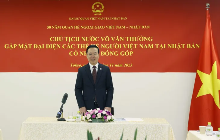 Chủ tịch nước thăm Đại sứ quán và gặp gỡ người Việt tại Nhật Bản - Ảnh 3. Chủ tịch nước thăm Đại sứ quán và gặp gỡ người Việt tại Nhật Bản - Ảnh 3.