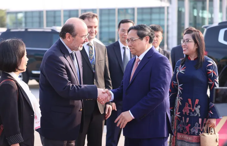 Thủ tướng Phạm Minh Chính lên đường dự COP28 tại UAE và thăm chính thức Thổ Nhĩ Kỳ - Ảnh 2. Thủ tướng Phạm Minh Chính lên đường dự COP28 tại UAE và thăm chính thức Thổ Nhĩ Kỳ - Ảnh 2.