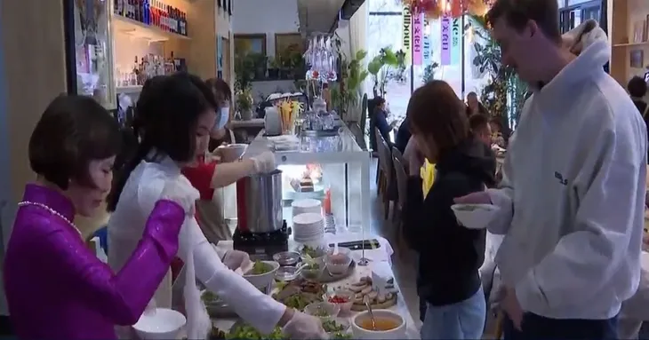 Lan tỏa văn hóa, ẩm thực Việt tại Trung Quốc - Ảnh 1. Lan tỏa văn hóa, ẩm thực Việt tại Trung Quốc - Ảnh 1.