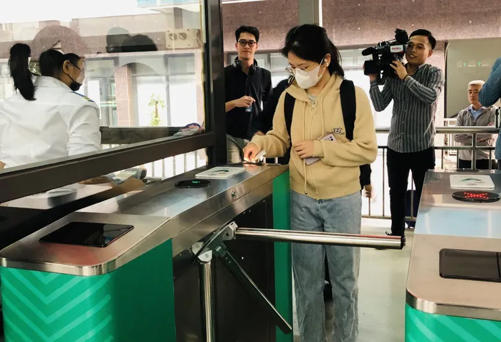 Hà Nội thí điểm vé điện tử liên thông đa phương tiện - Ảnh 1. Hà Nội thí điểm vé điện tử liên thông đa phương tiện - Ảnh 1.