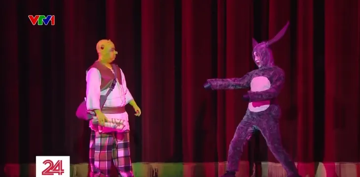 Vở nhạc kịch broadway Shrek the Musical lần đầu được biểu diễn tại Nhà hát Lớn Hà Nội - Ảnh 2. Vở nhạc kịch broadway Shrek the Musical lần đầu được biểu diễn tại Nhà hát Lớn Hà Nội - Ảnh 2.