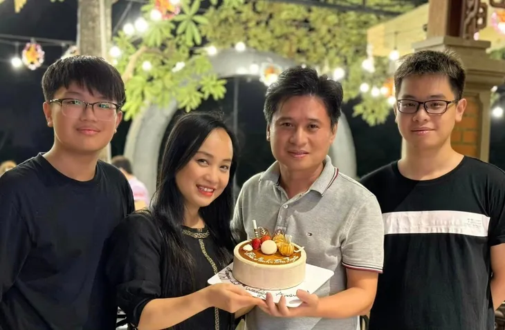 Hồng Nhung khoe ảnh nóng bỏng thời trẻ, Á hậu Minh Kiên hiến tóc cho các bệnh nhân ung thư - Ảnh 6. Hồng Nhung khoe ảnh nóng bỏng thời trẻ, Á hậu Minh Kiên hiến tóc cho các bệnh nhân ung thư - Ảnh 6.