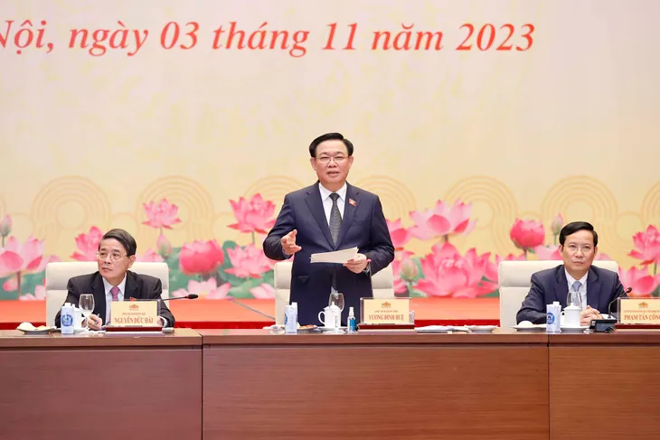 Chủ tịch Quốc hội Vương Đình Huệ tiếp đại biểu doanh nghiệp gia đình tiêu biểu - Ảnh 1. Chủ tịch Quốc hội Vương Đình Huệ tiếp đại biểu doanh nghiệp gia đình tiêu biểu - Ảnh 1.