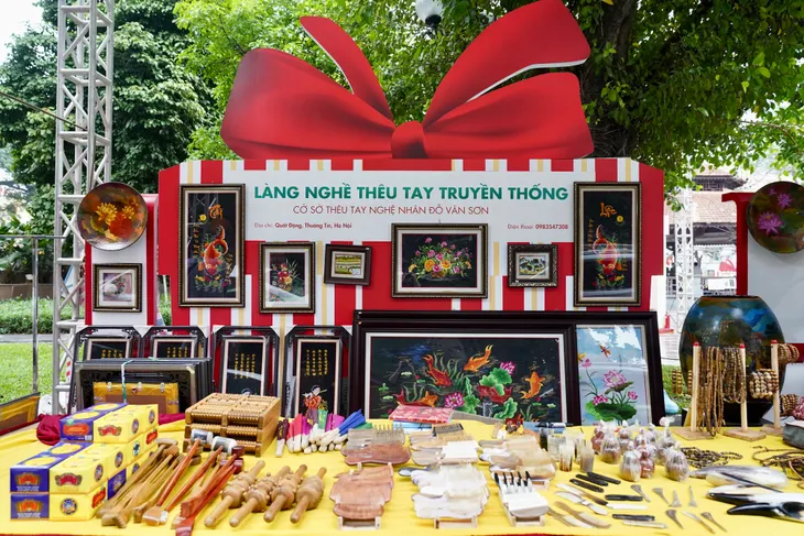 Lễ hội Quà tặng Du lịch Hà Nội năm 2023 với chủ đề Hà Nội - Đến để yêu - Ảnh 2. Lễ hội Quà tặng Du lịch Hà Nội năm 2023 với chủ đề Hà Nội - Đến để yêu - Ảnh 2.