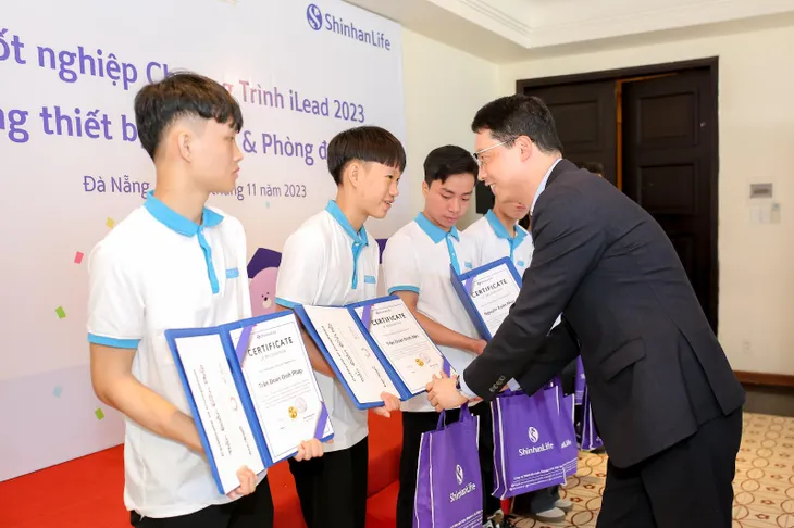 Shinhan Life đồng hành cùng Làng Trẻ em SOS Đà Nẵng - Ảnh 4. Shinhan Life đồng hành cùng Làng Trẻ em SOS Đà Nẵng - Ảnh 4.