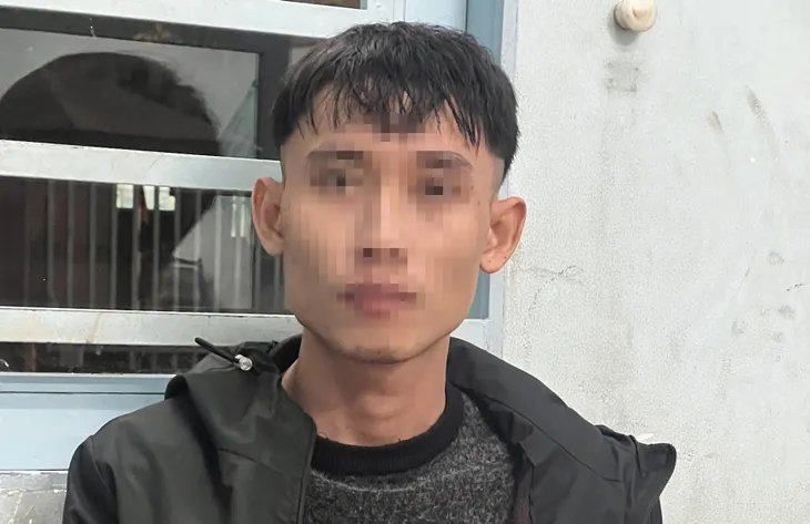 Bình Dương: Bắt nhanh tên cướp giật giỏ xách của người đi đường - Ảnh 1. Bình Dương: Bắt nhanh tên cướp giật giỏ xách của người đi đường - Ảnh 1.