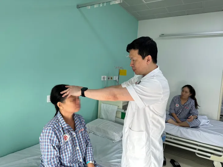 Đau đầu âm ỉ suốt mấy tháng vì nấm xoang bướm - Ảnh 1. Đau đầu âm ỉ suốt mấy tháng vì nấm xoang bướm - Ảnh 1.